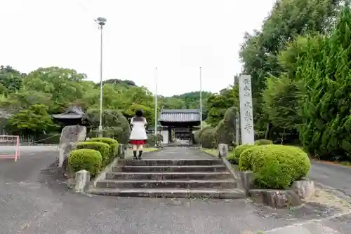 本泉寺の山門