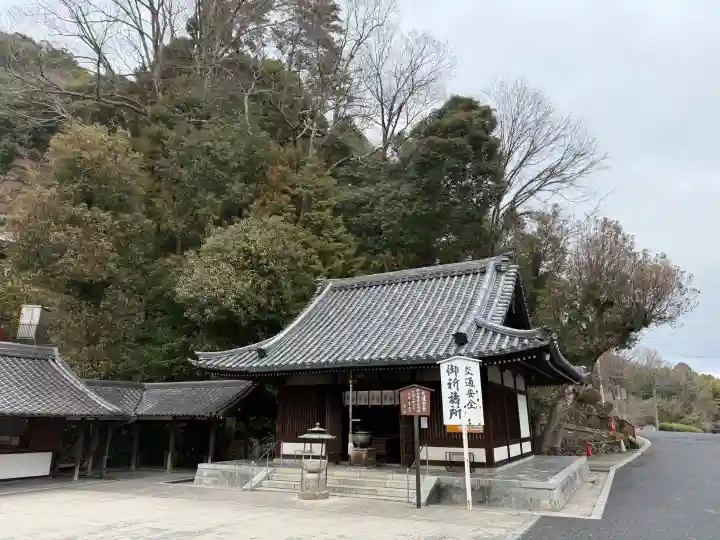 宝山寺の{uncategorized: "未分類", other: "その他", undefined: "問題あり", building: "その他建物", grave: "お墓", sacred_gate: "鳥居", guardian: "狛犬", statue: "像", buddha: "仏像", history: "歴史", nature: "自然", garden: "庭園", animal: "動物", pagoda: "塔", temizu: "手水舎", mountain_gate: "山門・神門", sanctuary: "本殿・本堂", subordinate: "末社・摂社", art: "芸術", scenery: "景色", jizo: "地蔵", ema: "絵馬", goshuin: "御朱印", omikuji: "おみくじ", items: "授与品その他", amulet: "お守り", goshuincho: "御朱印帳", eats: "食事", festival: "お祭り", votive_dance: "神楽", shichigosan: "七五三参", wedding: "結婚式", experience: "体験その他", initially: "初詣", around: "周辺", anti_infection: "感染症対策"}