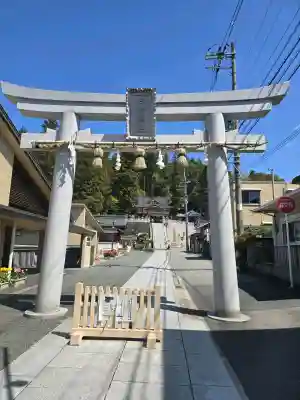三輪神社の{uncategorized: "未分類", other: "その他", undefined: "問題あり", building: "その他建物", grave: "お墓", sacred_gate: "鳥居", guardian: "狛犬", statue: "像", buddha: "仏像", history: "歴史", nature: "自然", garden: "庭園", animal: "動物", pagoda: "塔", temizu: "手水舎", mountain_gate: "山門・神門", sanctuary: "本殿・本堂", subordinate: "末社・摂社", art: "芸術", scenery: "景色", jizo: "地蔵", ema: "絵馬", goshuin: "御朱印", omikuji: "おみくじ", items: "授与品その他", amulet: "お守り", goshuincho: "御朱印帳", eats: "食事", festival: "お祭り", votive_dance: "神楽", shichigosan: "七五三参", wedding: "結婚式", experience: "体験その他", initially: "初詣", around: "周辺", anti_infection: "感染症対策"}
