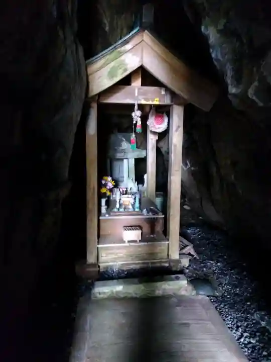 松島観音堂の{uncategorized: "未分類", other: "その他", undefined: "問題あり", building: "その他建物", grave: "お墓", sacred_gate: "鳥居", guardian: "狛犬", statue: "像", buddha: "仏像", history: "歴史", nature: "自然", garden: "庭園", animal: "動物", pagoda: "塔", temizu: "手水舎", mountain_gate: "山門・神門", sanctuary: "本殿・本堂", subordinate: "末社・摂社", art: "芸術", scenery: "景色", jizo: "地蔵", ema: "絵馬", goshuin: "御朱印", omikuji: "おみくじ", items: "授与品その他", amulet: "お守り", goshuincho: "御朱印帳", eats: "食事", festival: "お祭り", votive_dance: "神楽", shichigosan: "七五三参", wedding: "結婚式", experience: "体験その他", initially: "初詣", around: "周辺", anti_infection: "感染症対策"}
