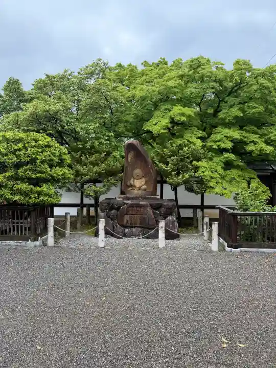 宝鏡寺の{uncategorized: "未分類", other: "その他", undefined: "問題あり", building: "その他建物", grave: "お墓", sacred_gate: "鳥居", guardian: "狛犬", statue: "像", buddha: "仏像", history: "歴史", nature: "自然", garden: "庭園", animal: "動物", pagoda: "塔", temizu: "手水舎", mountain_gate: "山門・神門", sanctuary: "本殿・本堂", subordinate: "末社・摂社", art: "芸術", scenery: "景色", jizo: "地蔵", ema: "絵馬", goshuin: "御朱印", omikuji: "おみくじ", items: "授与品その他", amulet: "お守り", goshuincho: "御朱印帳", eats: "食事", festival: "お祭り", votive_dance: "神楽", shichigosan: "七五三参", wedding: "結婚式", experience: "体験その他", initially: "初詣", around: "周辺", anti_infection: "感染症対策"}