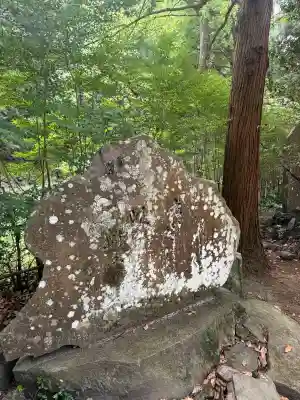 武蔵二宮 金鑚神社の{uncategorized: "未分類", other: "その他", undefined: "問題あり", building: "その他建物", grave: "お墓", sacred_gate: "鳥居", guardian: "狛犬", statue: "像", buddha: "仏像", history: "歴史", nature: "自然", garden: "庭園", animal: "動物", pagoda: "塔", temizu: "手水舎", mountain_gate: "山門・神門", sanctuary: "本殿・本堂", subordinate: "末社・摂社", art: "芸術", scenery: "景色", jizo: "地蔵", ema: "絵馬", goshuin: "御朱印", omikuji: "おみくじ", items: "授与品その他", amulet: "お守り", goshuincho: "御朱印帳", eats: "食事", festival: "お祭り", votive_dance: "神楽", shichigosan: "七五三参", wedding: "結婚式", experience: "体験その他", initially: "初詣", around: "周辺", anti_infection: "感染症対策"}