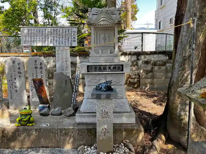 穴切大神社の末社・摂社