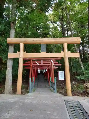 新屋山神社の鳥居