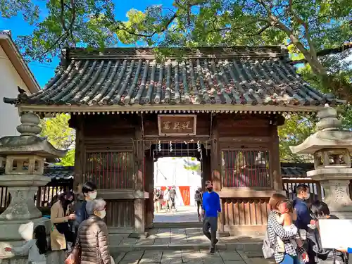 鳥飼八幡宮の山門