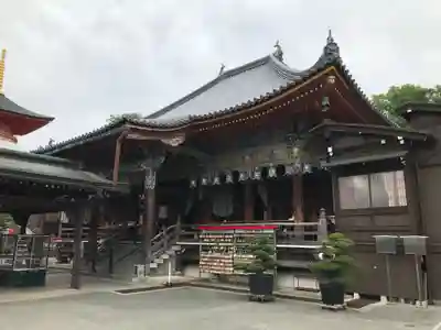 中山寺の本殿・本堂
