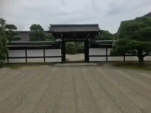 仁和寺の山門・神門