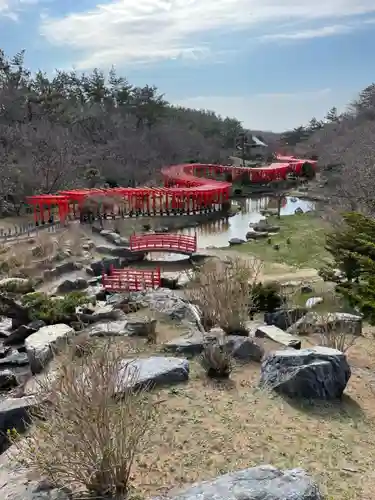 高山稲荷神社の庭園