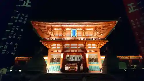 伏見稲荷大社の山門・神門