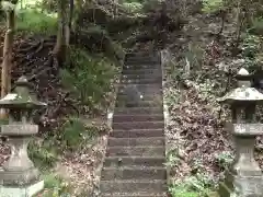 石楯尾神社の建物その他