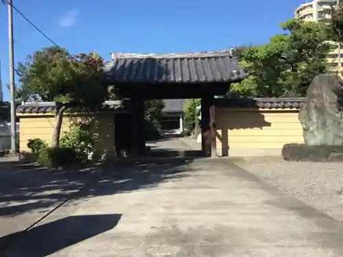 蓮花寺の山門