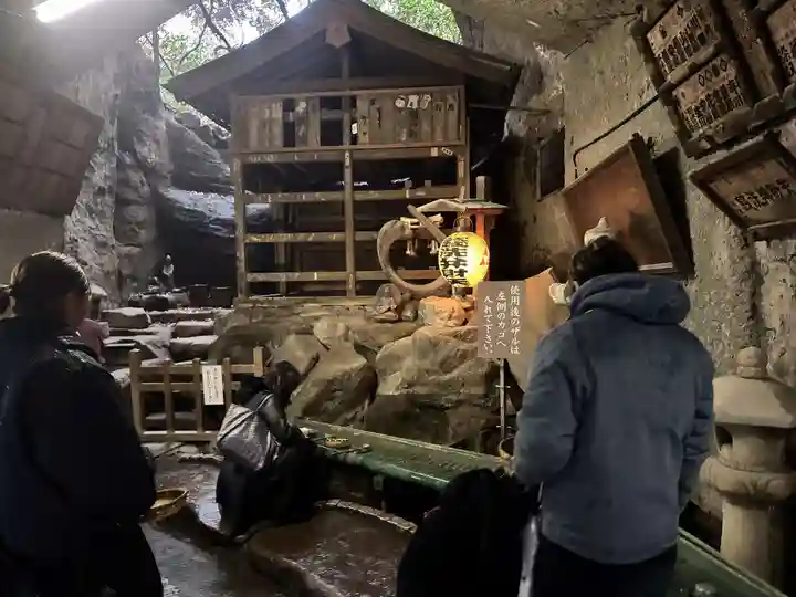 銭洗弁財天宇賀福神社(神奈川県)
