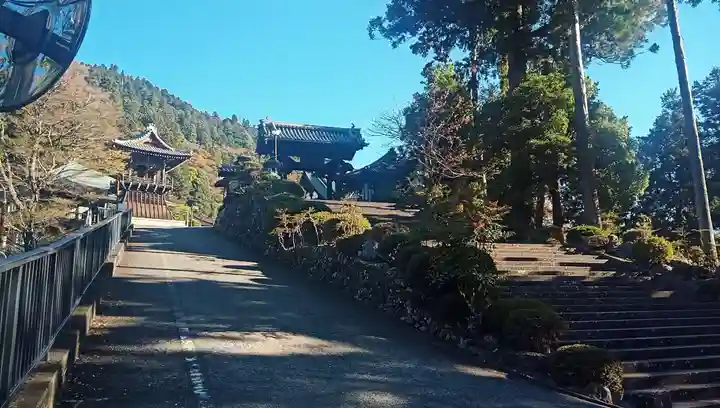 久遠寺の山門・神門