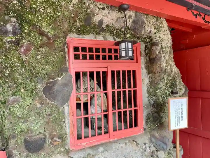 韮崎窟観音(山梨県)