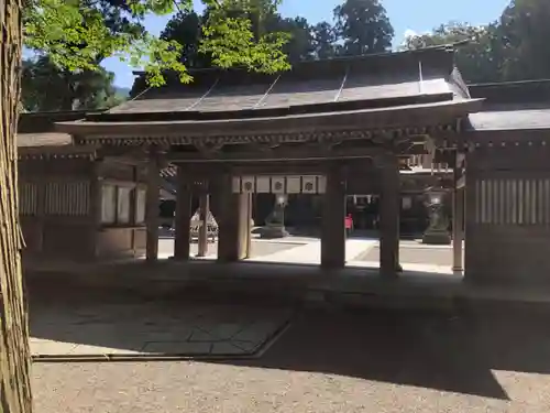 白山比咩神社の山門・神門