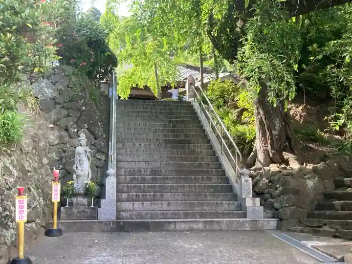 等覚寺の{uncategorized: "未分類", other: "その他", undefined: "問題あり", building: "その他建物", grave: "お墓", sacred_gate: "鳥居", guardian: "狛犬", statue: "像", buddha: "仏像", history: "歴史", nature: "自然", garden: "庭園", animal: "動物", pagoda: "塔", temizu: "手水舎", mountain_gate: "山門・神門", sanctuary: "本殿・本堂", subordinate: "末社・摂社", art: "芸術", scenery: "景色", jizo: "地蔵", ema: "絵馬", goshuin: "御朱印", omikuji: "おみくじ", items: "授与品その他", amulet: "お守り", goshuincho: "御朱印帳", eats: "食事", festival: "お祭り", votive_dance: "神楽", shichigosan: "七五三参", wedding: "結婚式", experience: "体験その他", initially: "初詣", around: "周辺", anti_infection: "感染症対策"}