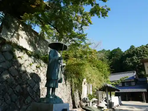 栄福寺の像