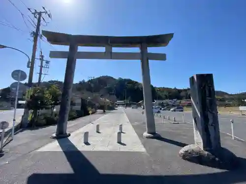 佐太神社の{uncategorized: "未分類", other: "その他", undefined: "問題あり", building: "その他建物", grave: "お墓", sacred_gate: "鳥居", guardian: "狛犬", statue: "像", buddha: "仏像", history: "歴史", nature: "自然", garden: "庭園", animal: "動物", pagoda: "塔", temizu: "手水舎", mountain_gate: "山門・神門", sanctuary: "本殿・本堂", subordinate: "末社・摂社", art: "芸術", scenery: "景色", jizo: "地蔵", ema: "絵馬", goshuin: "御朱印", omikuji: "おみくじ", items: "授与品その他", amulet: "お守り", goshuincho: "御朱印帳", eats: "食事", festival: "お祭り", votive_dance: "神楽", shichigosan: "七五三参", wedding: "結婚式", experience: "体験その他", initially: "初詣", around: "周辺", anti_infection: "感染症対策"}