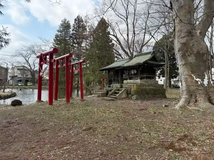 鳥海月山両所宮の{uncategorized: "未分類", other: "その他", undefined: "問題あり", building: "その他建物", grave: "お墓", sacred_gate: "鳥居", guardian: "狛犬", statue: "像", buddha: "仏像", history: "歴史", nature: "自然", garden: "庭園", animal: "動物", pagoda: "塔", temizu: "手水舎", mountain_gate: "山門・神門", sanctuary: "本殿・本堂", subordinate: "末社・摂社", art: "芸術", scenery: "景色", jizo: "地蔵", ema: "絵馬", goshuin: "御朱印", omikuji: "おみくじ", items: "授与品その他", amulet: "お守り", goshuincho: "御朱印帳", eats: "食事", festival: "お祭り", votive_dance: "神楽", shichigosan: "七五三参", wedding: "結婚式", experience: "体験その他", initially: "初詣", around: "周辺", anti_infection: "感染症対策"}