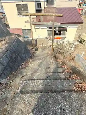 小谷石神社の{uncategorized: "未分類", other: "その他", undefined: "問題あり", building: "その他建物", grave: "お墓", sacred_gate: "鳥居", guardian: "狛犬", statue: "像", buddha: "仏像", history: "歴史", nature: "自然", garden: "庭園", animal: "動物", pagoda: "塔", temizu: "手水舎", mountain_gate: "山門・神門", sanctuary: "本殿・本堂", subordinate: "末社・摂社", art: "芸術", scenery: "景色", jizo: "地蔵", ema: "絵馬", goshuin: "御朱印", omikuji: "おみくじ", items: "授与品その他", amulet: "お守り", goshuincho: "御朱印帳", eats: "食事", festival: "お祭り", votive_dance: "神楽", shichigosan: "七五三参", wedding: "結婚式", experience: "体験その他", initially: "初詣", around: "周辺", anti_infection: "感染症対策"}