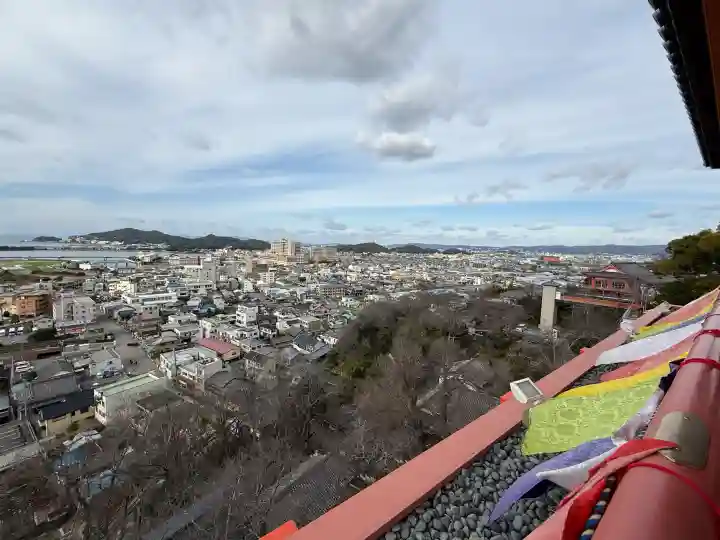 金剛宝寺(紀三井寺)の{uncategorized: "未分類", other: "その他", undefined: "問題あり", building: "その他建物", grave: "お墓", sacred_gate: "鳥居", guardian: "狛犬", statue: "像", buddha: "仏像", history: "歴史", nature: "自然", garden: "庭園", animal: "動物", pagoda: "塔", temizu: "手水舎", mountain_gate: "山門・神門", sanctuary: "本殿・本堂", subordinate: "末社・摂社", art: "芸術", scenery: "景色", jizo: "地蔵", ema: "絵馬", goshuin: "御朱印", omikuji: "おみくじ", items: "授与品その他", amulet: "お守り", goshuincho: "御朱印帳", eats: "食事", festival: "お祭り", votive_dance: "神楽", shichigosan: "七五三参", wedding: "結婚式", experience: "体験その他", initially: "初詣", around: "周辺", anti_infection: "感染症対策"}