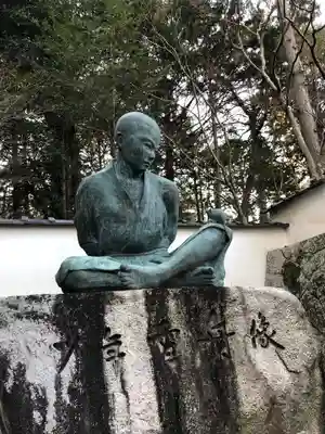 井山 宝福寺の像