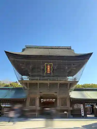 筥崎宮の{uncategorized: "未分類", other: "その他", undefined: "問題あり", building: "その他建物", grave: "お墓", sacred_gate: "鳥居", guardian: "狛犬", statue: "像", buddha: "仏像", history: "歴史", nature: "自然", garden: "庭園", animal: "動物", pagoda: "塔", temizu: "手水舎", mountain_gate: "山門・神門", sanctuary: "本殿・本堂", subordinate: "末社・摂社", art: "芸術", scenery: "景色", jizo: "地蔵", ema: "絵馬", goshuin: "御朱印", omikuji: "おみくじ", items: "授与品その他", amulet: "お守り", goshuincho: "御朱印帳", eats: "食事", festival: "お祭り", votive_dance: "神楽", shichigosan: "七五三参", wedding: "結婚式", experience: "体験その他", initially: "初詣", around: "周辺", anti_infection: "感染症対策"}