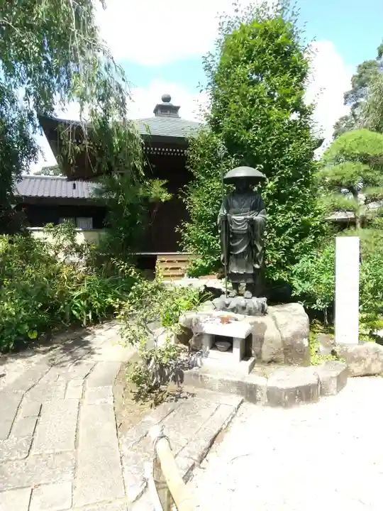 宝蔵寺の像