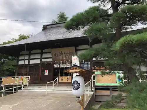 諏訪神社の本殿