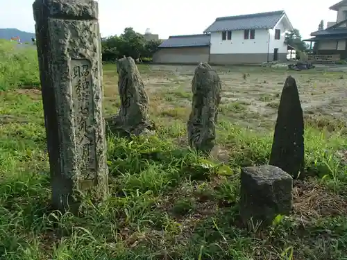 頥気神社の建物その他