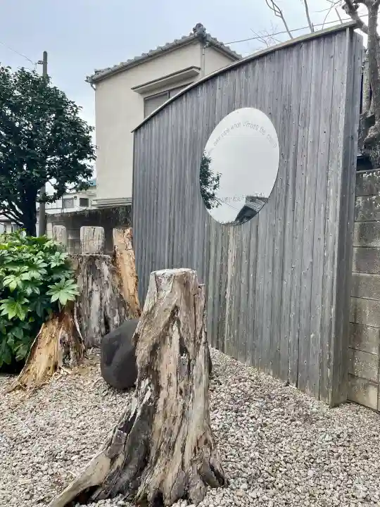 頤神襌院の{uncategorized: "未分類", other: "その他", undefined: "問題あり", building: "その他建物", grave: "お墓", sacred_gate: "鳥居", guardian: "狛犬", statue: "像", buddha: "仏像", history: "歴史", nature: "自然", garden: "庭園", animal: "動物", pagoda: "塔", temizu: "手水舎", mountain_gate: "山門・神門", sanctuary: "本殿・本堂", subordinate: "末社・摂社", art: "芸術", scenery: "景色", jizo: "地蔵", ema: "絵馬", goshuin: "御朱印", omikuji: "おみくじ", items: "授与品その他", amulet: "お守り", goshuincho: "御朱印帳", eats: "食事", festival: "お祭り", votive_dance: "神楽", shichigosan: "七五三参", wedding: "結婚式", experience: "体験その他", initially: "初詣", around: "周辺", anti_infection: "感染症対策"}