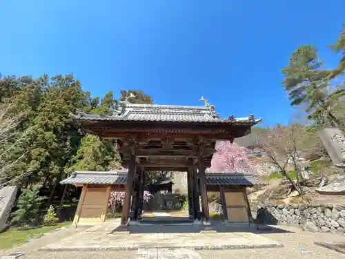 陽泰寺の山門