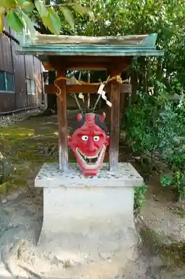 片埜神社の像