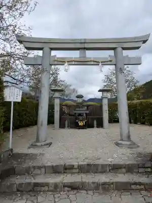 熊野本宮大社産田社の{uncategorized: "未分類", other: "その他", undefined: "問題あり", building: "その他建物", grave: "お墓", sacred_gate: "鳥居", guardian: "狛犬", statue: "像", buddha: "仏像", history: "歴史", nature: "自然", garden: "庭園", animal: "動物", pagoda: "塔", temizu: "手水舎", mountain_gate: "山門・神門", sanctuary: "本殿・本堂", subordinate: "末社・摂社", art: "芸術", scenery: "景色", jizo: "地蔵", ema: "絵馬", goshuin: "御朱印", omikuji: "おみくじ", items: "授与品その他", amulet: "お守り", goshuincho: "御朱印帳", eats: "食事", festival: "お祭り", votive_dance: "神楽", shichigosan: "七五三参", wedding: "結婚式", experience: "体験その他", initially: "初詣", around: "周辺", anti_infection: "感染症対策"}