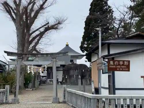 三ツ石神社の鳥居