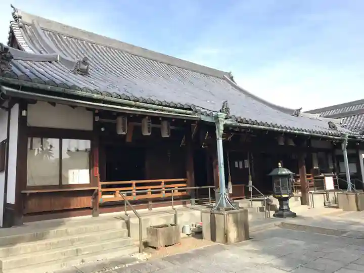 法楽寺の本殿・本堂