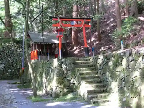 本山寺の末社