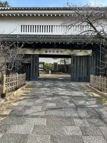 岸城神社の{uncategorized: "未分類", other: "その他", undefined: "問題あり", building: "その他建物", grave: "お墓", sacred_gate: "鳥居", guardian: "狛犬", statue: "像", buddha: "仏像", history: "歴史", nature: "自然", garden: "庭園", animal: "動物", pagoda: "塔", temizu: "手水舎", mountain_gate: "山門・神門", sanctuary: "本殿・本堂", subordinate: "末社・摂社", art: "芸術", scenery: "景色", jizo: "地蔵", ema: "絵馬", goshuin: "御朱印", omikuji: "おみくじ", items: "授与品その他", amulet: "お守り", goshuincho: "御朱印帳", eats: "食事", festival: "お祭り", votive_dance: "神楽", shichigosan: "七五三参", wedding: "結婚式", experience: "体験その他", initially: "初詣", around: "周辺", anti_infection: "感染症対策"}