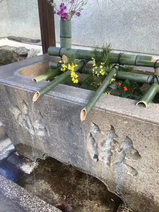 新羅神社の手水舎