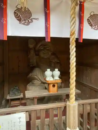 六所神社の像