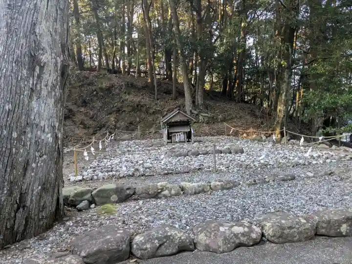 宇治神社の{uncategorized: "未分類", other: "その他", undefined: "問題あり", building: "その他建物", grave: "お墓", sacred_gate: "鳥居", guardian: "狛犬", statue: "像", buddha: "仏像", history: "歴史", nature: "自然", garden: "庭園", animal: "動物", pagoda: "塔", temizu: "手水舎", mountain_gate: "山門・神門", sanctuary: "本殿・本堂", subordinate: "末社・摂社", art: "芸術", scenery: "景色", jizo: "地蔵", ema: "絵馬", goshuin: "御朱印", omikuji: "おみくじ", items: "授与品その他", amulet: "お守り", goshuincho: "御朱印帳", eats: "食事", festival: "お祭り", votive_dance: "神楽", shichigosan: "七五三参", wedding: "結婚式", experience: "体験その他", initially: "初詣", around: "周辺", anti_infection: "感染症対策"}