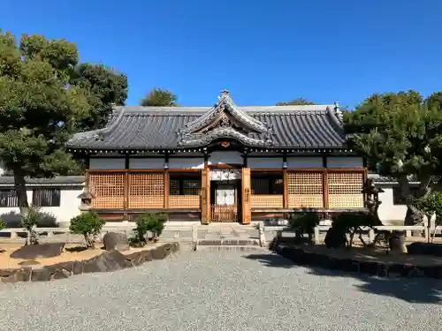 泉井上神社の本殿