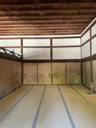 龍安寺の{uncategorized: "未分類", other: "その他", undefined: "問題あり", building: "その他建物", grave: "お墓", sacred_gate: "鳥居", guardian: "狛犬", statue: "像", buddha: "仏像", history: "歴史", nature: "自然", garden: "庭園", animal: "動物", pagoda: "塔", temizu: "手水舎", mountain_gate: "山門・神門", sanctuary: "本殿・本堂", subordinate: "末社・摂社", art: "芸術", scenery: "景色", jizo: "地蔵", ema: "絵馬", goshuin: "御朱印", omikuji: "おみくじ", items: "授与品その他", amulet: "お守り", goshuincho: "御朱印帳", eats: "食事", festival: "お祭り", votive_dance: "神楽", shichigosan: "七五三参", wedding: "結婚式", experience: "体験その他", initially: "初詣", around: "周辺", anti_infection: "感染症対策"}