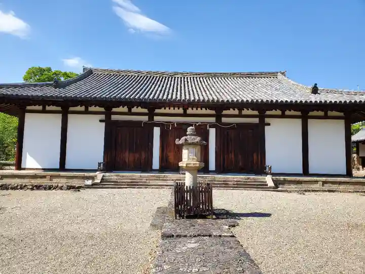 新薬師寺の本殿・本堂