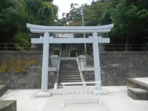 諏訪神社の鳥居