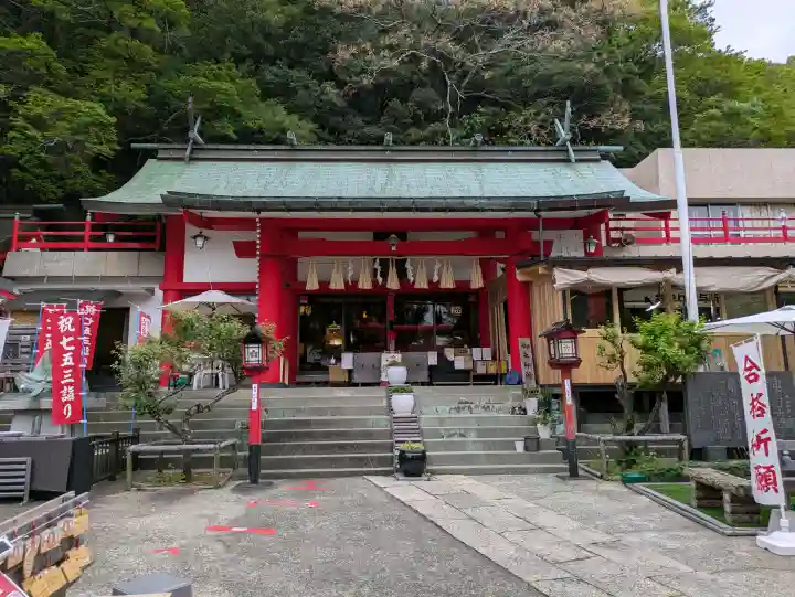 徳島眉山天神社の{uncategorized: "未分類", other: "その他", undefined: "問題あり", building: "その他建物", grave: "お墓", sacred_gate: "鳥居", guardian: "狛犬", statue: "像", buddha: "仏像", history: "歴史", nature: "自然", garden: "庭園", animal: "動物", pagoda: "塔", temizu: "手水舎", mountain_gate: "山門・神門", sanctuary: "本殿・本堂", subordinate: "末社・摂社", art: "芸術", scenery: "景色", jizo: "地蔵", ema: "絵馬", goshuin: "御朱印", omikuji: "おみくじ", items: "授与品その他", amulet: "お守り", goshuincho: "御朱印帳", eats: "食事", festival: "お祭り", votive_dance: "神楽", shichigosan: "七五三参", wedding: "結婚式", experience: "体験その他", initially: "初詣", around: "周辺", anti_infection: "感染症対策"}