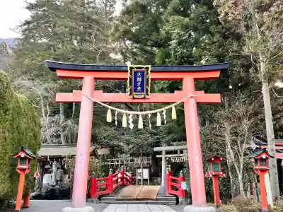 天河大辨財天社の{uncategorized: "未分類", other: "その他", undefined: "問題あり", building: "その他建物", grave: "お墓", sacred_gate: "鳥居", guardian: "狛犬", statue: "像", buddha: "仏像", history: "歴史", nature: "自然", garden: "庭園", animal: "動物", pagoda: "塔", temizu: "手水舎", mountain_gate: "山門・神門", sanctuary: "本殿・本堂", subordinate: "末社・摂社", art: "芸術", scenery: "景色", jizo: "地蔵", ema: "絵馬", goshuin: "御朱印", omikuji: "おみくじ", items: "授与品その他", amulet: "お守り", goshuincho: "御朱印帳", eats: "食事", festival: "お祭り", votive_dance: "神楽", shichigosan: "七五三参", wedding: "結婚式", experience: "体験その他", initially: "初詣", around: "周辺", anti_infection: "感染症対策"}