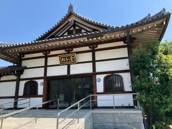 歳覚寺の本殿・本堂