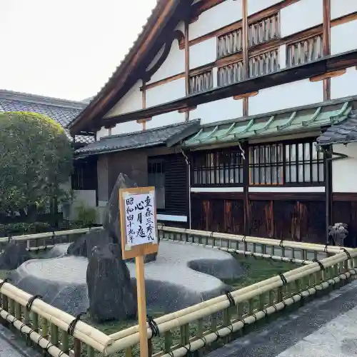 光清寺の{uncategorized: "未分類", other: "その他", undefined: "問題あり", building: "その他建物", grave: "お墓", sacred_gate: "鳥居", guardian: "狛犬", statue: "像", buddha: "仏像", history: "歴史", nature: "自然", garden: "庭園", animal: "動物", pagoda: "塔", temizu: "手水舎", mountain_gate: "山門・神門", sanctuary: "本殿・本堂", subordinate: "末社・摂社", art: "芸術", scenery: "景色", jizo: "地蔵", ema: "絵馬", goshuin: "御朱印", omikuji: "おみくじ", items: "授与品その他", amulet: "お守り", goshuincho: "御朱印帳", eats: "食事", festival: "お祭り", votive_dance: "神楽", shichigosan: "七五三参", wedding: "結婚式", experience: "体験その他", initially: "初詣", around: "周辺", anti_infection: "感染症対策"}