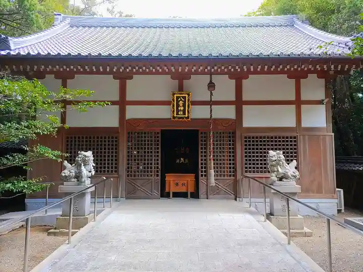 八雲神社(白塚町)の本殿・本堂